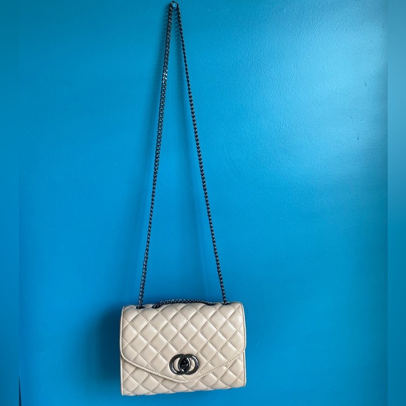 JUST IN/ Quilted shoulder bag in Nude / Cream - Picture 9 of 12